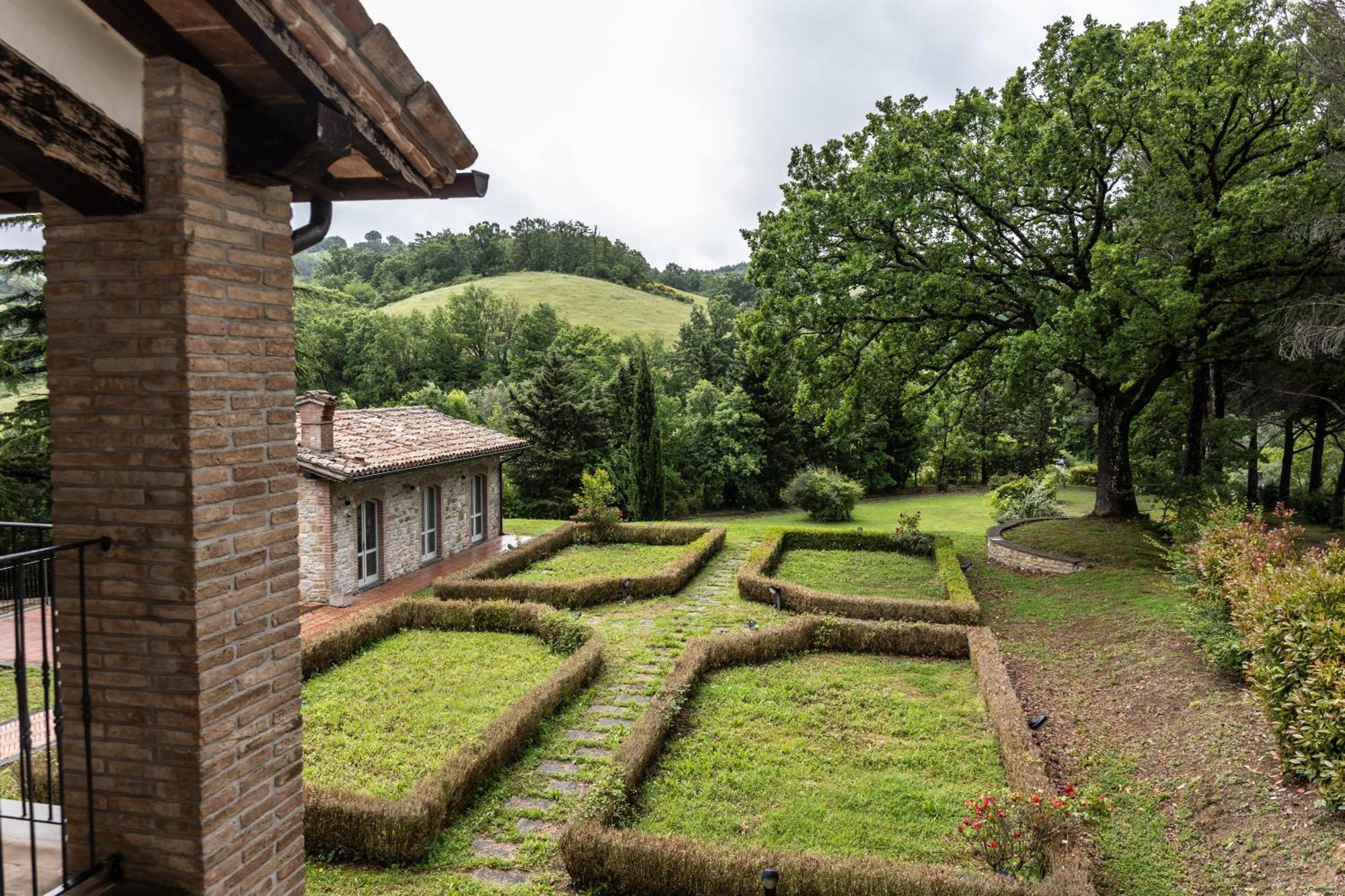 Tenuta Borgo San Michele Gubbio Exterior photo